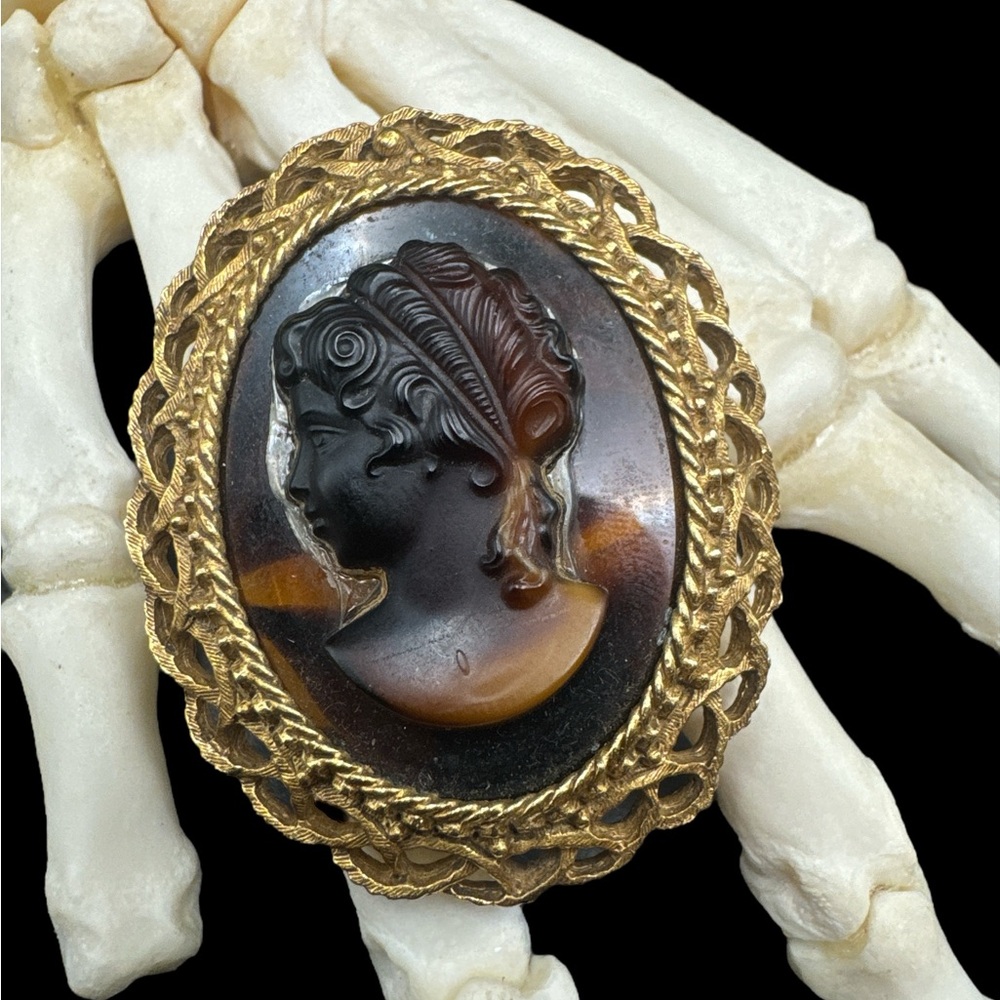 Vintage Florenza Glass Faux Tortoise Shell Left Facing Gold Cameo 2”